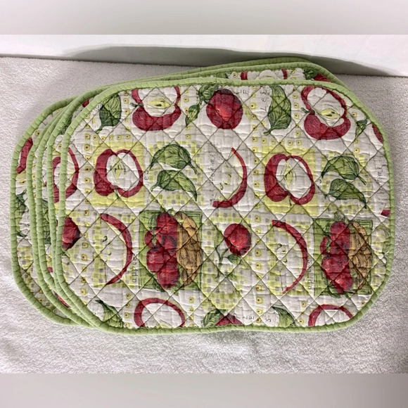 Vintage Quilted Apple Print Green Cream Red Placemats x5 - Picture 1 of 15